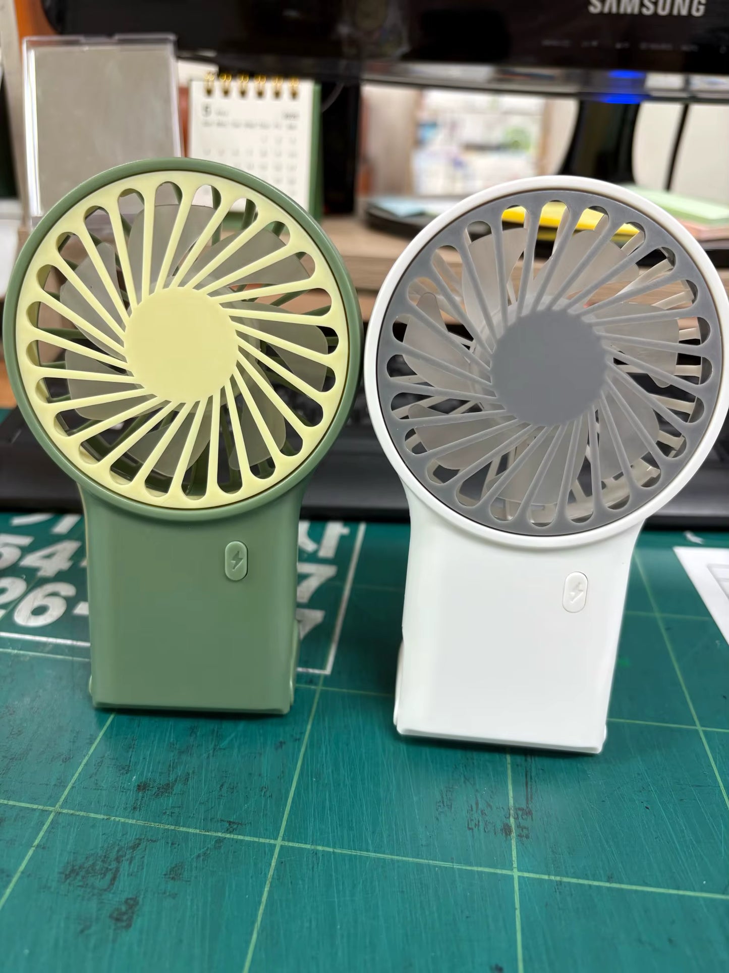 🌬️ Mini bærbar USB -køleventilator med kroge - genopladelig og kraftfuld