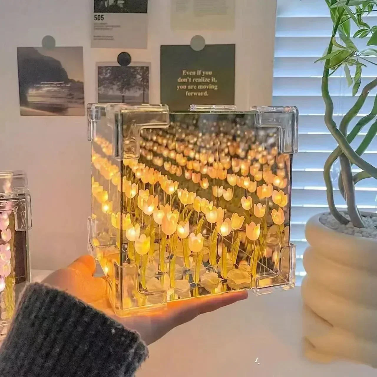 🌷 3Dチューリップフラワーシーキューブナイトライト - 光るクリスタルキューブの中の永遠の庭園