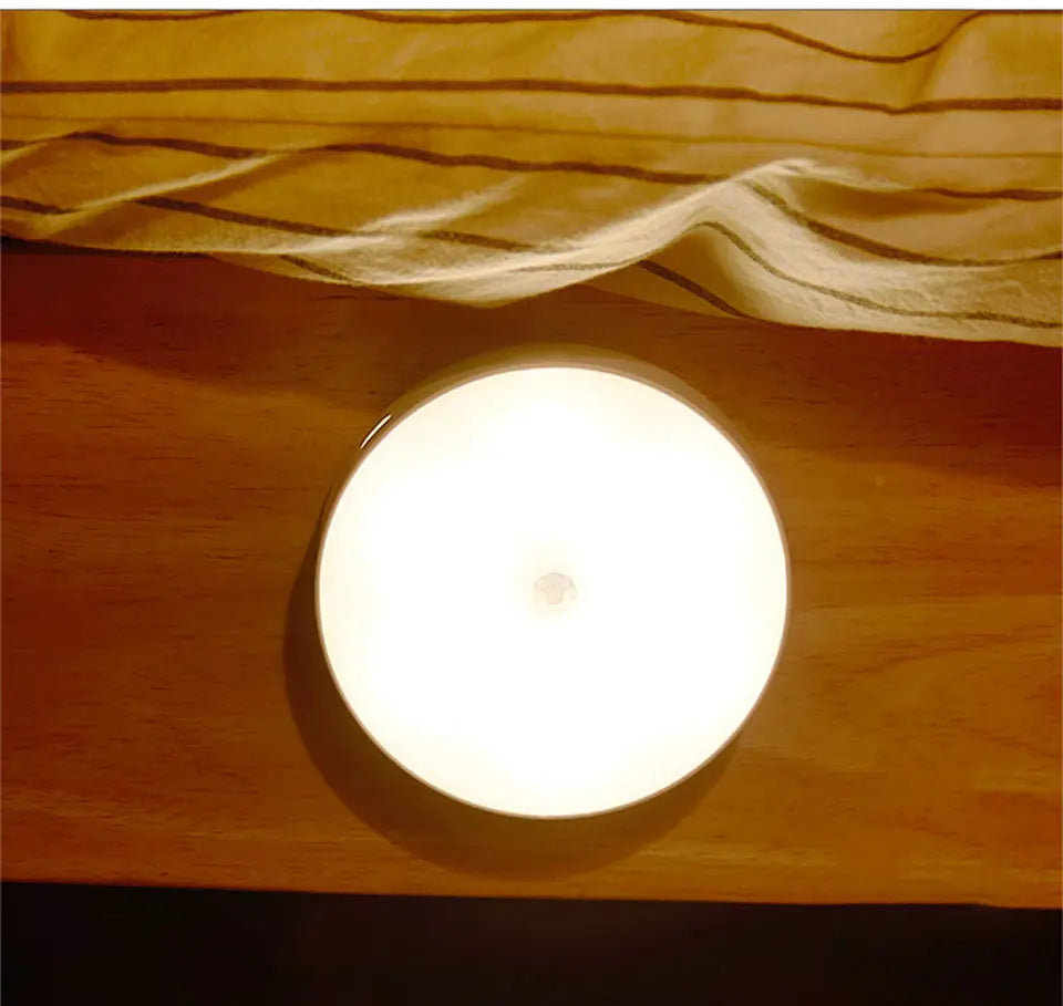 Dobíjecí snímač pohybu LED Night Light-USB napájené, automatické vnitřní lampu pro skříně, chodby, kuchyň a ložnici